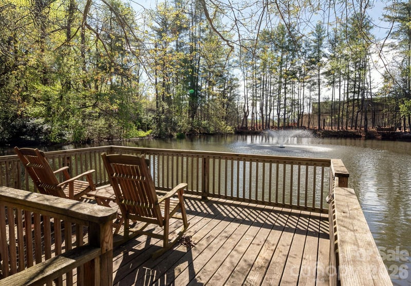111 Hidden Pond Ln, Asheville, NC 28804