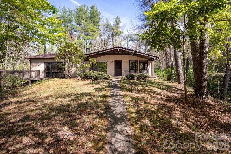 111 Hidden Pond Ln, Asheville, NC 28804