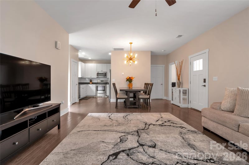 27 Mann Ln, Fletcher, NC 28732