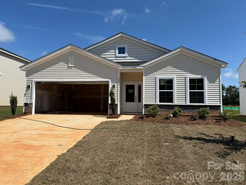 1301 Bansal Dr, Charlotte, NC 28215