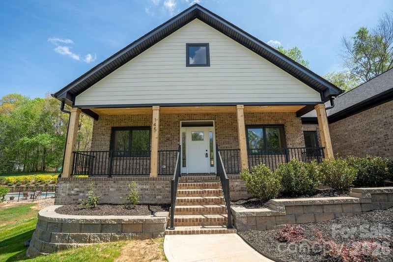145 Creekwood Dr, Dallas, NC 28034