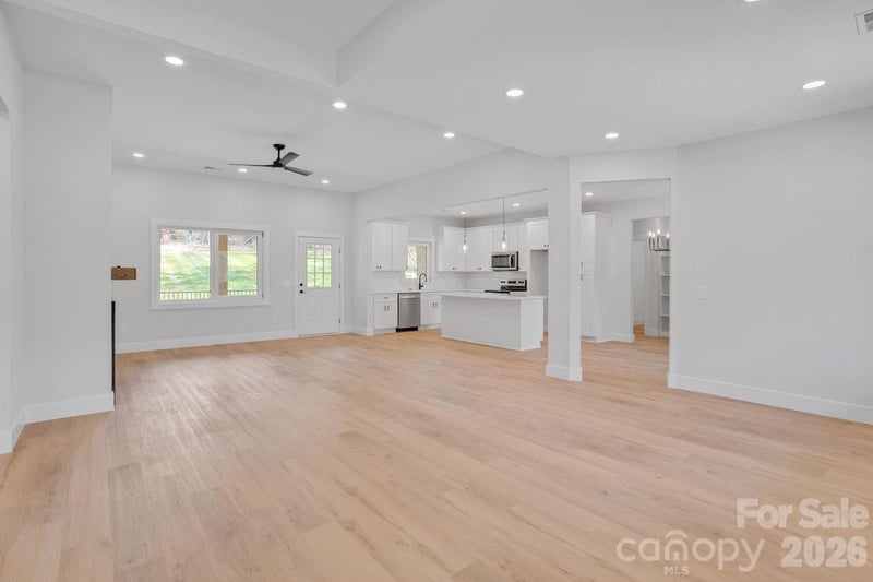 145 Creekwood Dr, Dallas, NC 28034