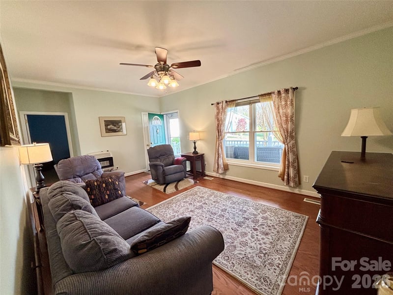 194 Beechnut Dr, Hendersonville, NC 28739