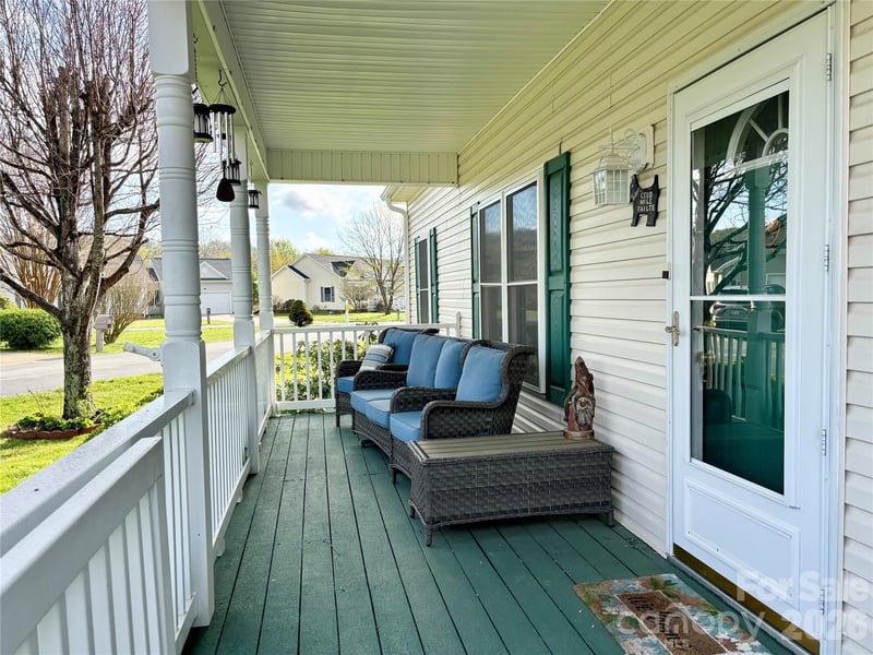 194 Beechnut Dr, Hendersonville, NC 28739