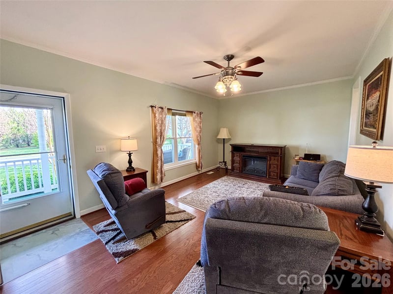 194 Beechnut Dr, Hendersonville, NC 28739