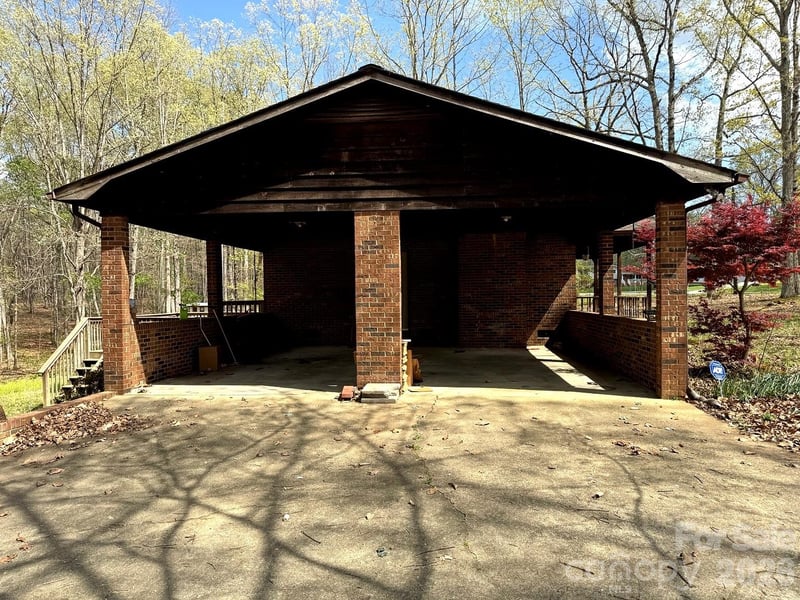 3968 Dover St, Claremont, NC 28610