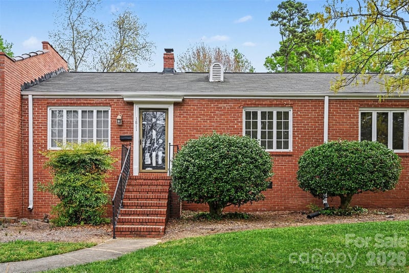 1811 Lynnwood Dr, Charlotte, NC 28209