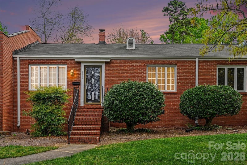 1811 Lynnwood Dr, Charlotte, NC 28209
