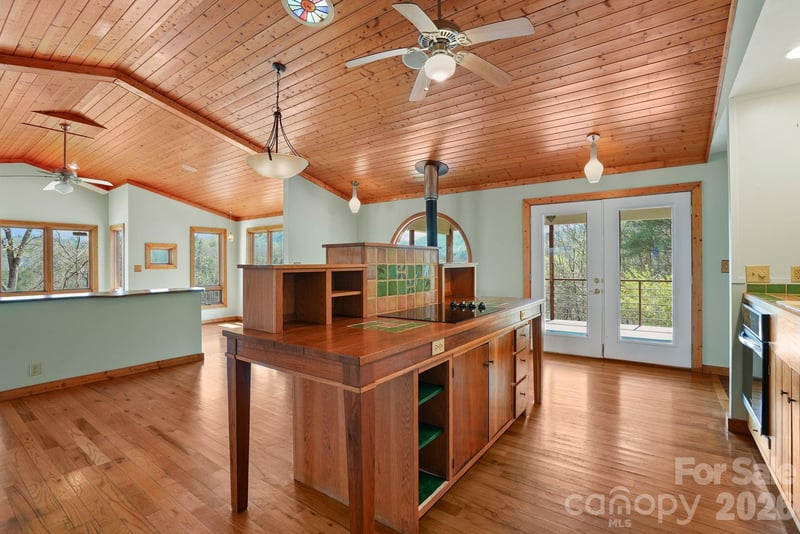 310 Burr Rg, Marshall, NC 28753