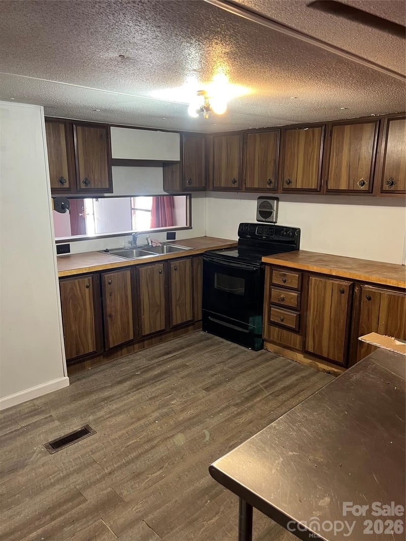 150 Combo Ct, Waynesville, NC 28786