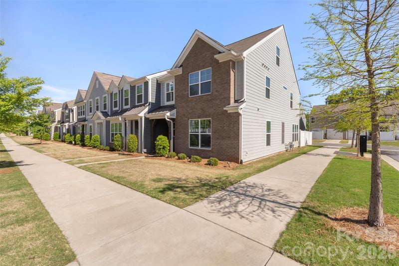 2004 Blewett Dr, Charlotte, NC 28269