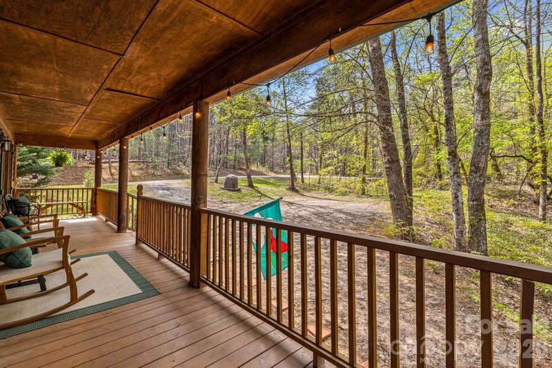 517 Pheasant St, Lake Lure, NC 28746