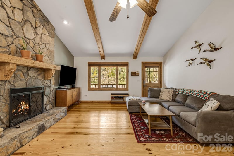 517 Pheasant St, Lake Lure, NC 28746