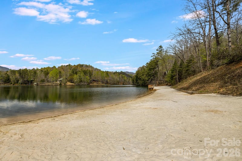 517 Pheasant St, Lake Lure, NC 28746