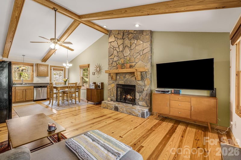 517 Pheasant St, Lake Lure, NC 28746
