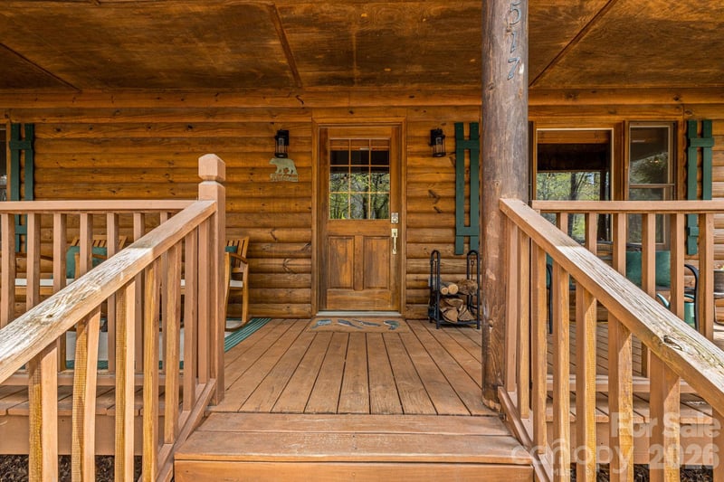 517 Pheasant St, Lake Lure, NC 28746