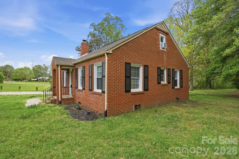 8825 Mcclure Cir, Charlotte, NC 28216