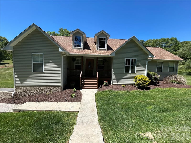 77 Sherry Ln, Leicester, NC 28748
