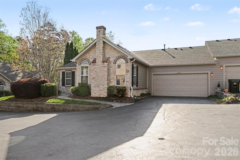2726 Polo Club Blvd, Matthews, NC 28105