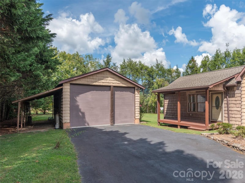 169 Serpentine Ave, Hot Springs, NC 28743