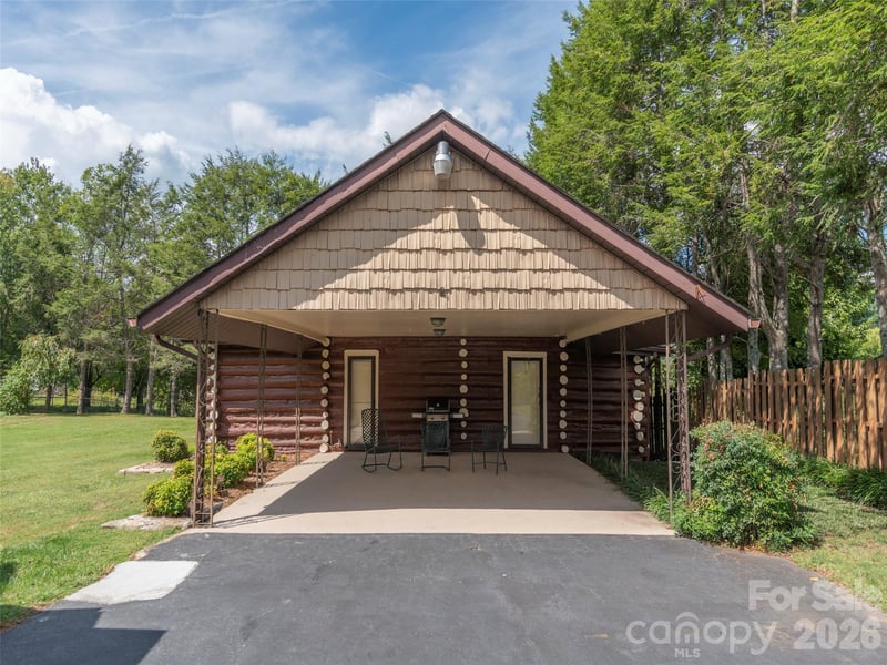169 Serpentine Ave, Hot Springs, NC 28743
