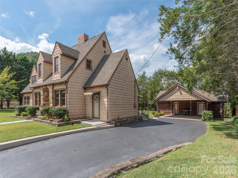 169 Serpentine Ave, Hot Springs, NC 28743