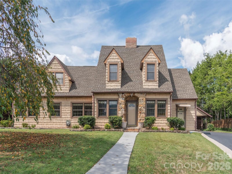 169 Serpentine Ave, Hot Springs, NC 28743