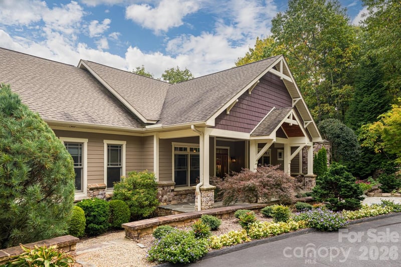 104 Mossridge Ct, Flat Rock, NC 28731