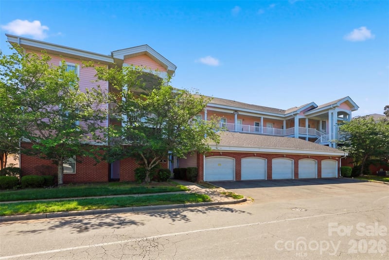 9054 Meadow Vista Rd, Charlotte, NC 28213