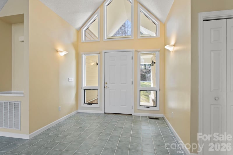 514 Cobblestone Ln, Flat Rock, NC 28731