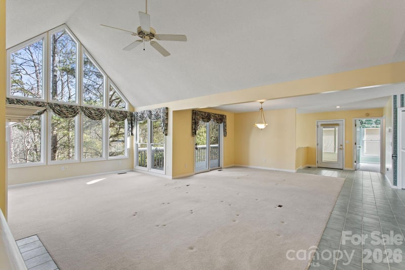 514 Cobblestone Ln, Flat Rock, NC 28731