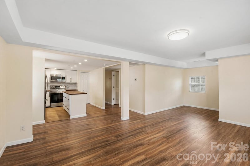 89 Carolina Ave, Brevard, NC 28712