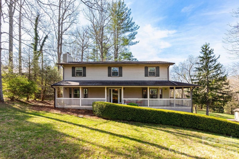 121 Churchill Downs Dr, Fairview, NC 28730