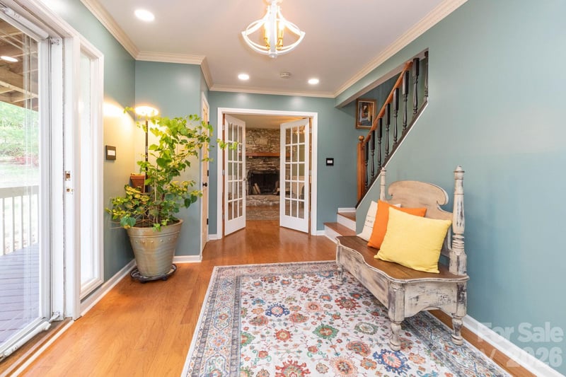 121 Churchill Downs Dr, Fairview, NC 28730
