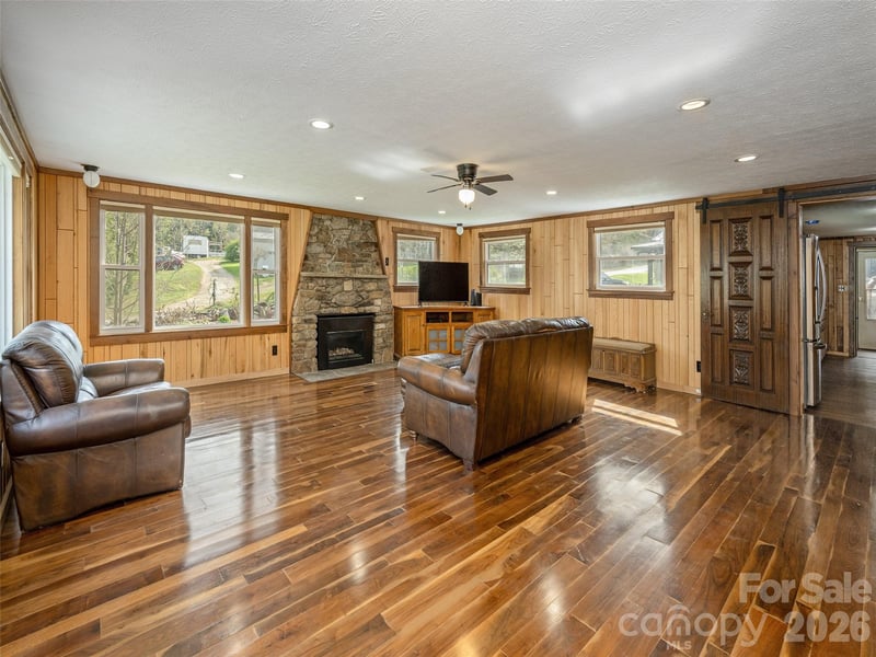 91 Rice Branch Rd, Asheville, NC 28804