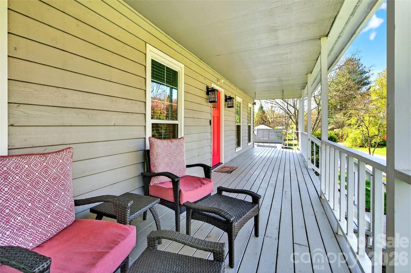 102 Charles Ridge Rd, Asheville, NC 28805