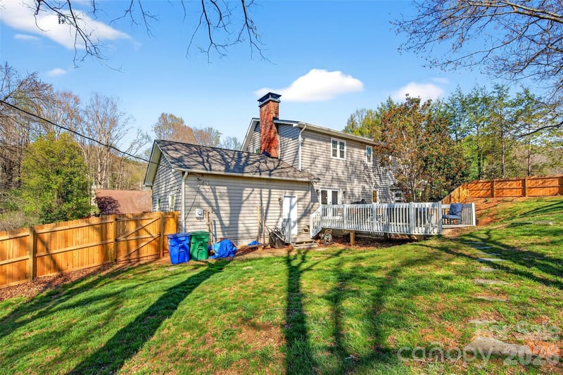 102 Charles Ridge Rd, Asheville, NC 28805