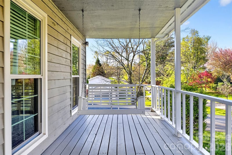 102 Charles Ridge Rd, Asheville, NC 28805