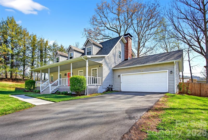 102 Charles Ridge Rd, Asheville, NC 28805