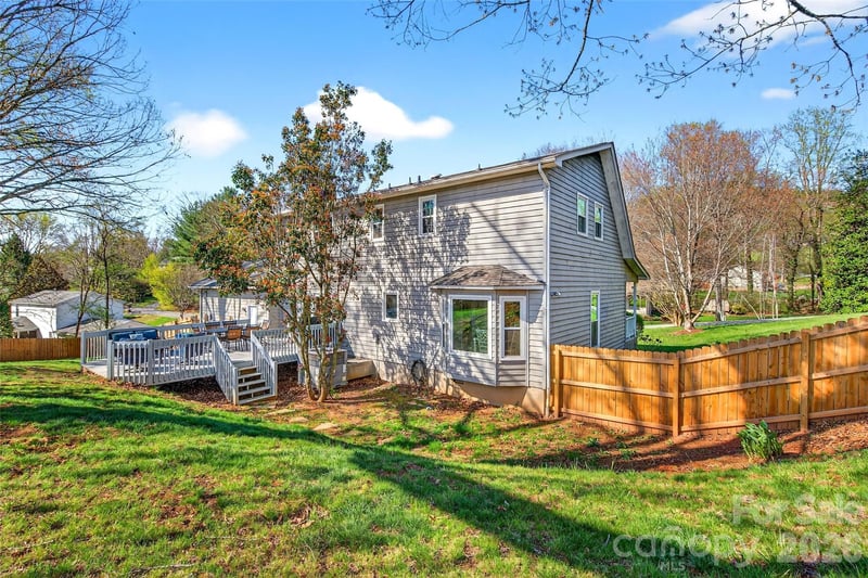 102 Charles Ridge Rd, Asheville, NC 28805