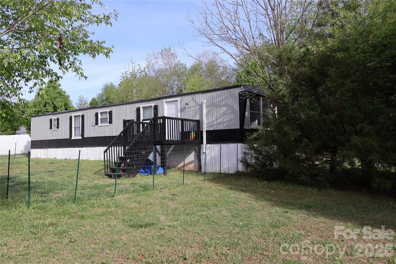 126 Cedarvale Dr, Harmony, NC 28634