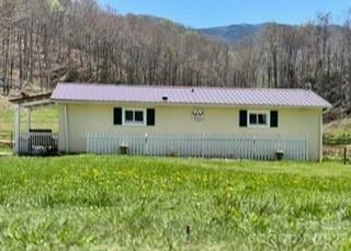 1638 Hughes Gap Rd, Bakersville, NC 28705