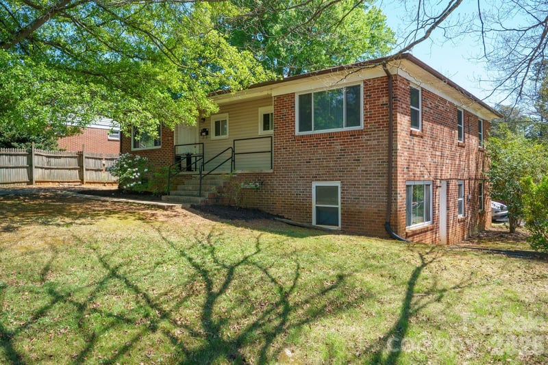 829 4th Ave, Hickory, NC 28602