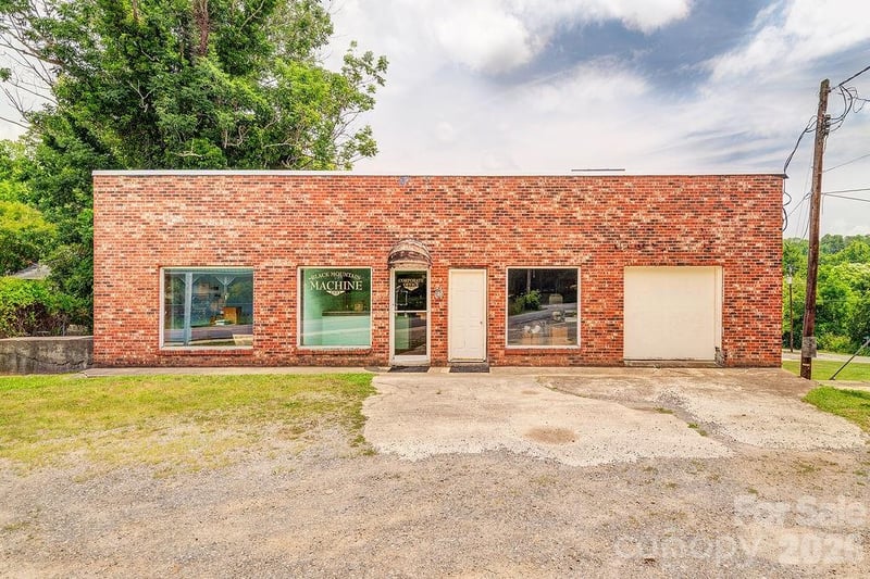1100-1104 Montreat Rd, Black Mountain, NC 28711