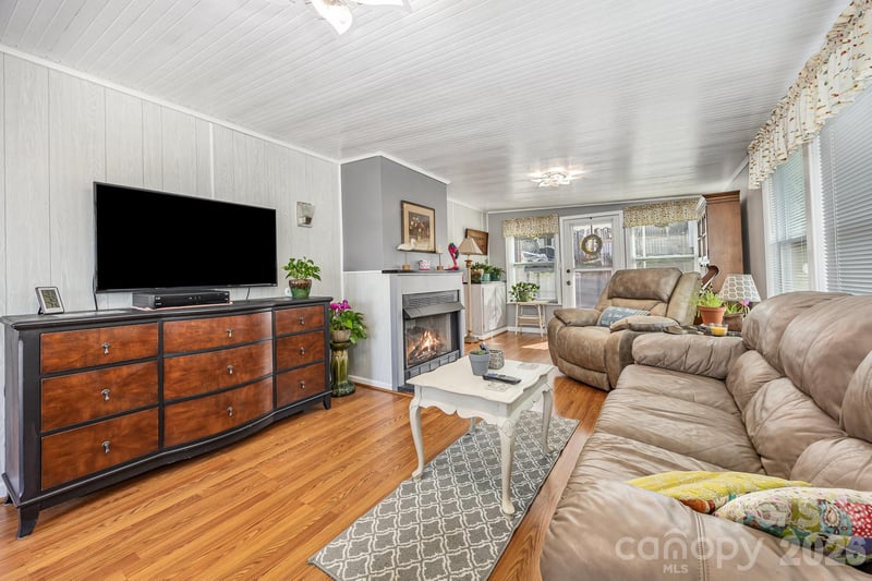 125 Maple St, New London, NC 28127
