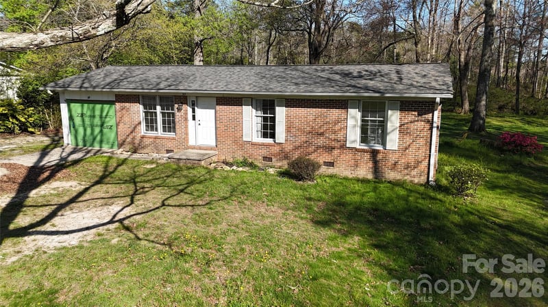 33 Springside Dr, Hendersonville, NC 28792