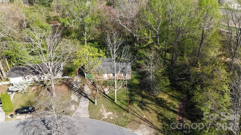 33 Springside Dr, Hendersonville, NC 28792
