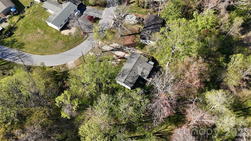 33 Springside Dr, Hendersonville, NC 28792