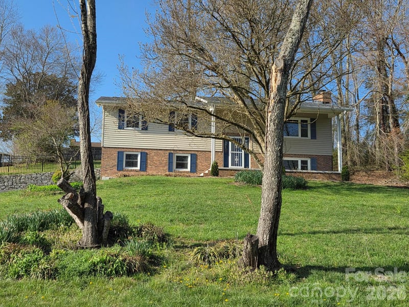 106 Shelly Dr, Hendersonville, NC 28792