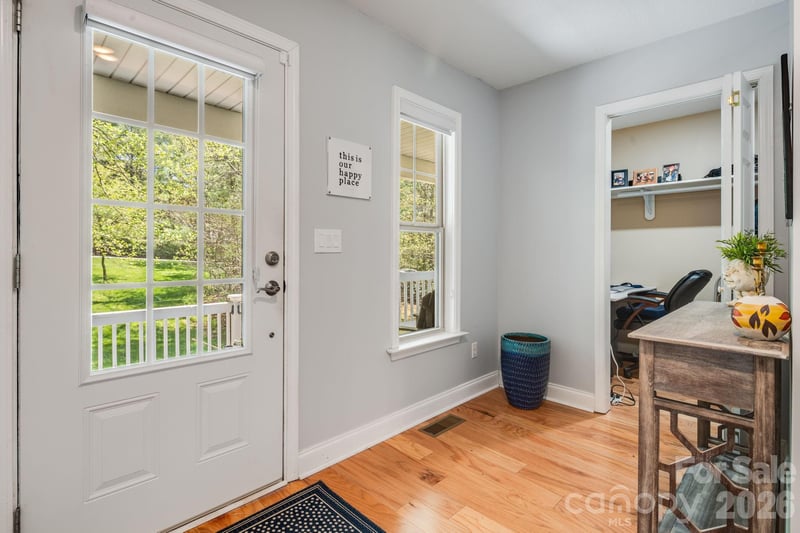 323 Daylily Dr, Hendersonville, NC 28739